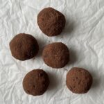 Healthy and Easy Chocolate Bliss ball 