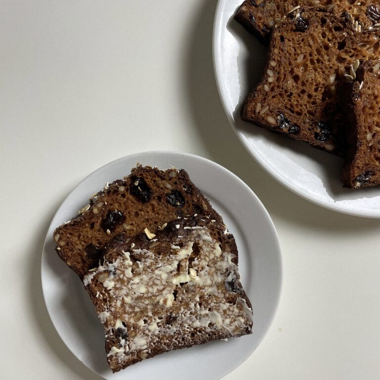 Yoghurt Oat bread with seeds and raisins