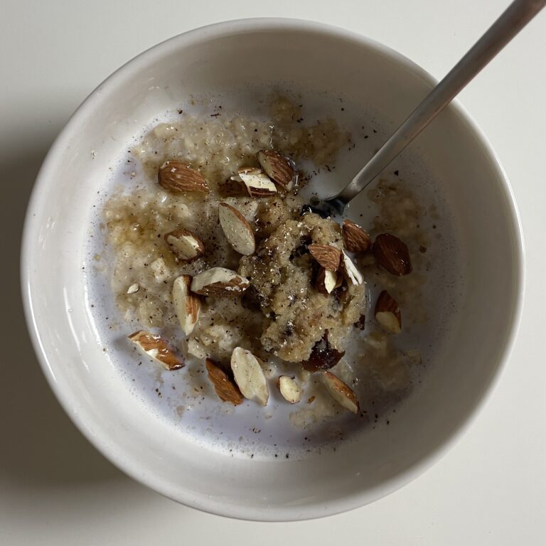 Semmelgröt (almond and cardamom oatmeal)