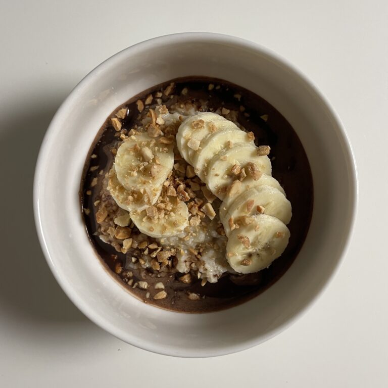 Oatmeal with chocolate sauce and Banana