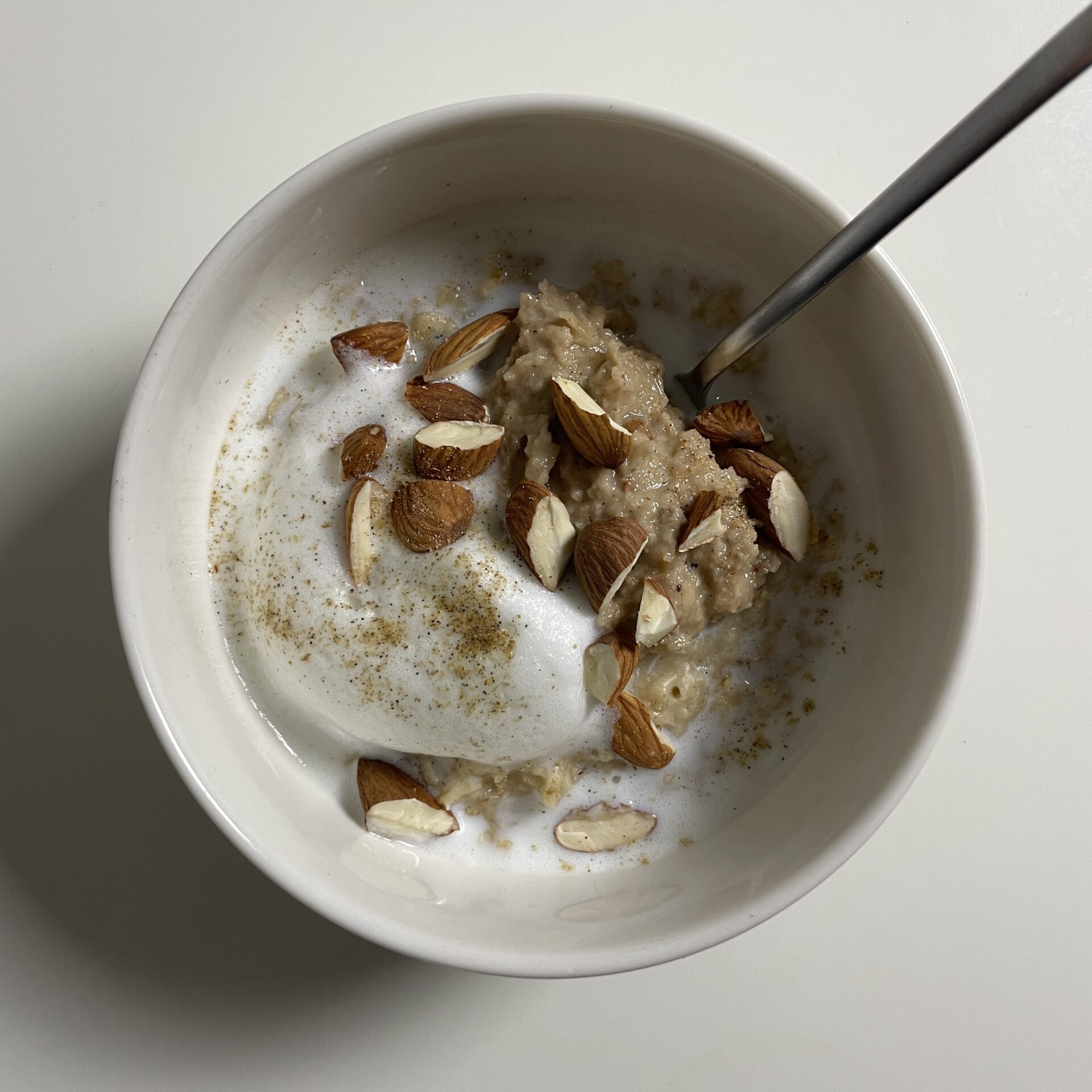 Semmelgröt, Almond and Cardamom Oatmeal